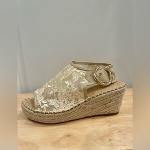 NWOB Catherine Malandrino Beige Lace Wedges